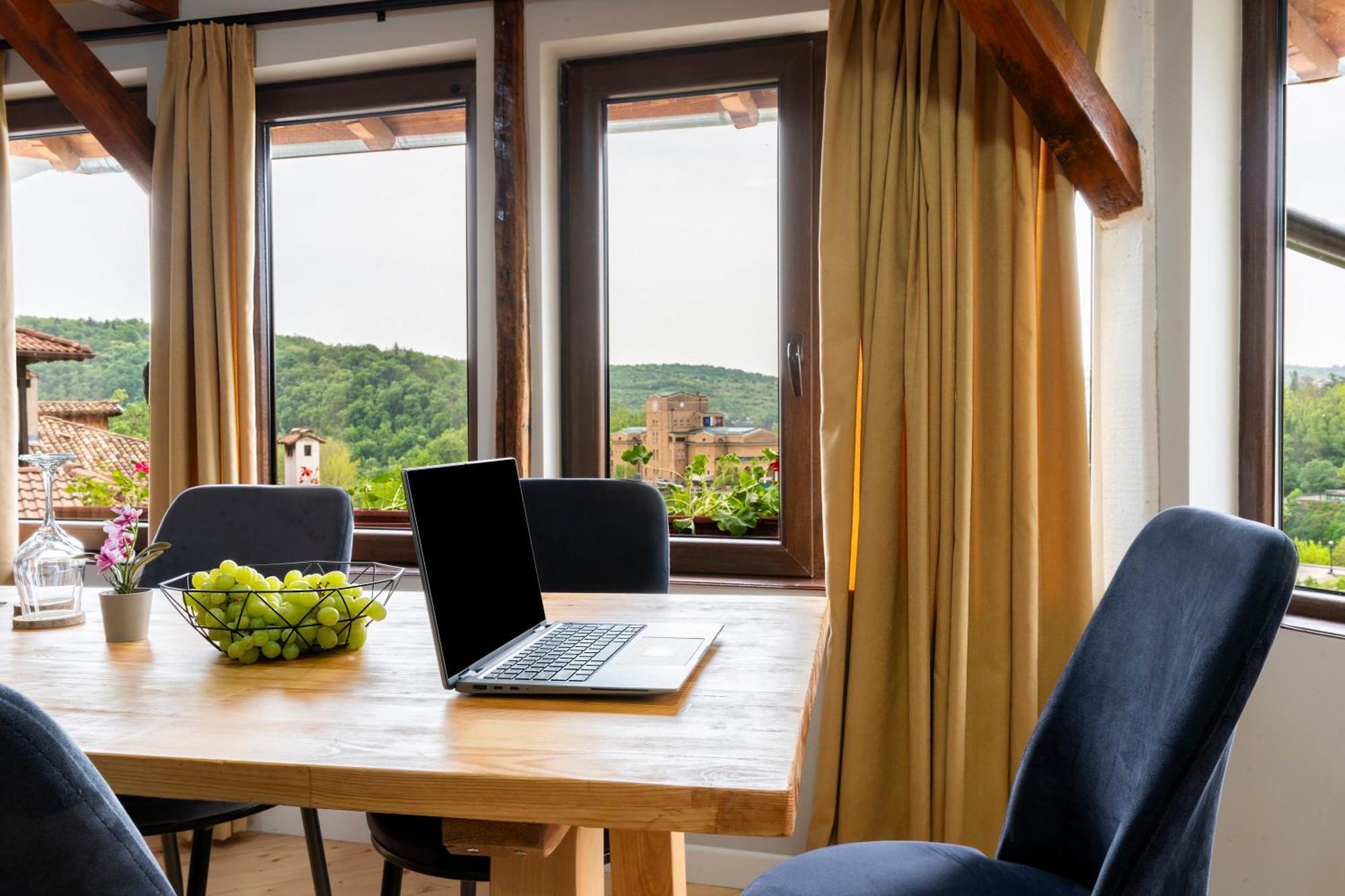 Bobevata Guest House - Floor 2 - Stunning View Old Town Veliko Tărnovo Esterno foto