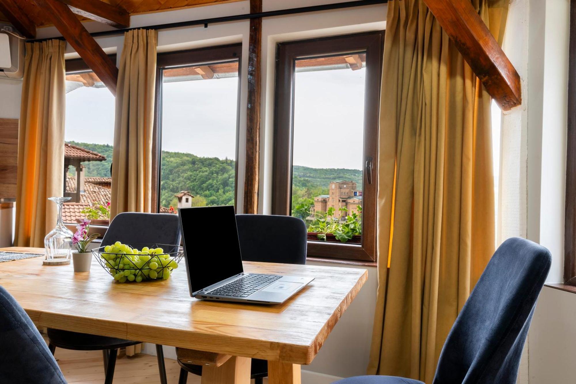 Bobevata Guest House - Floor 2 - Stunning View Old Town Veliko Tărnovo Esterno foto